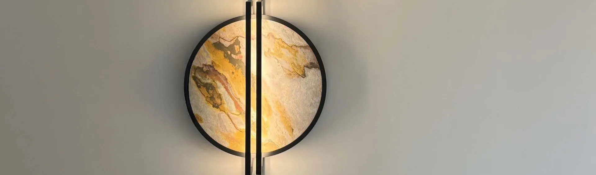 Lampy wiszące, podłogowe i ścienne – klucz do perfekcyjnego oświetlenia wnętrza