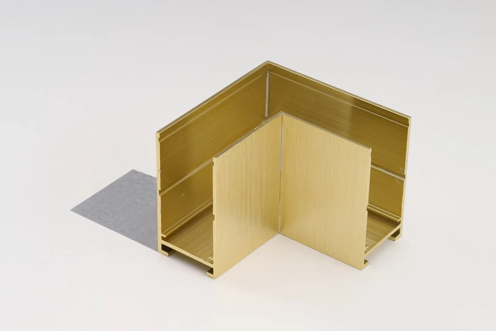 BETA TRACK MAGNETIC57 230V CORNER90 A ANODISED GOLD